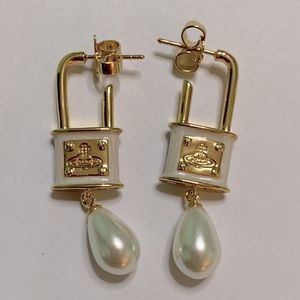 Sold out Vivienne Westwood gold padlock pearl drop earring